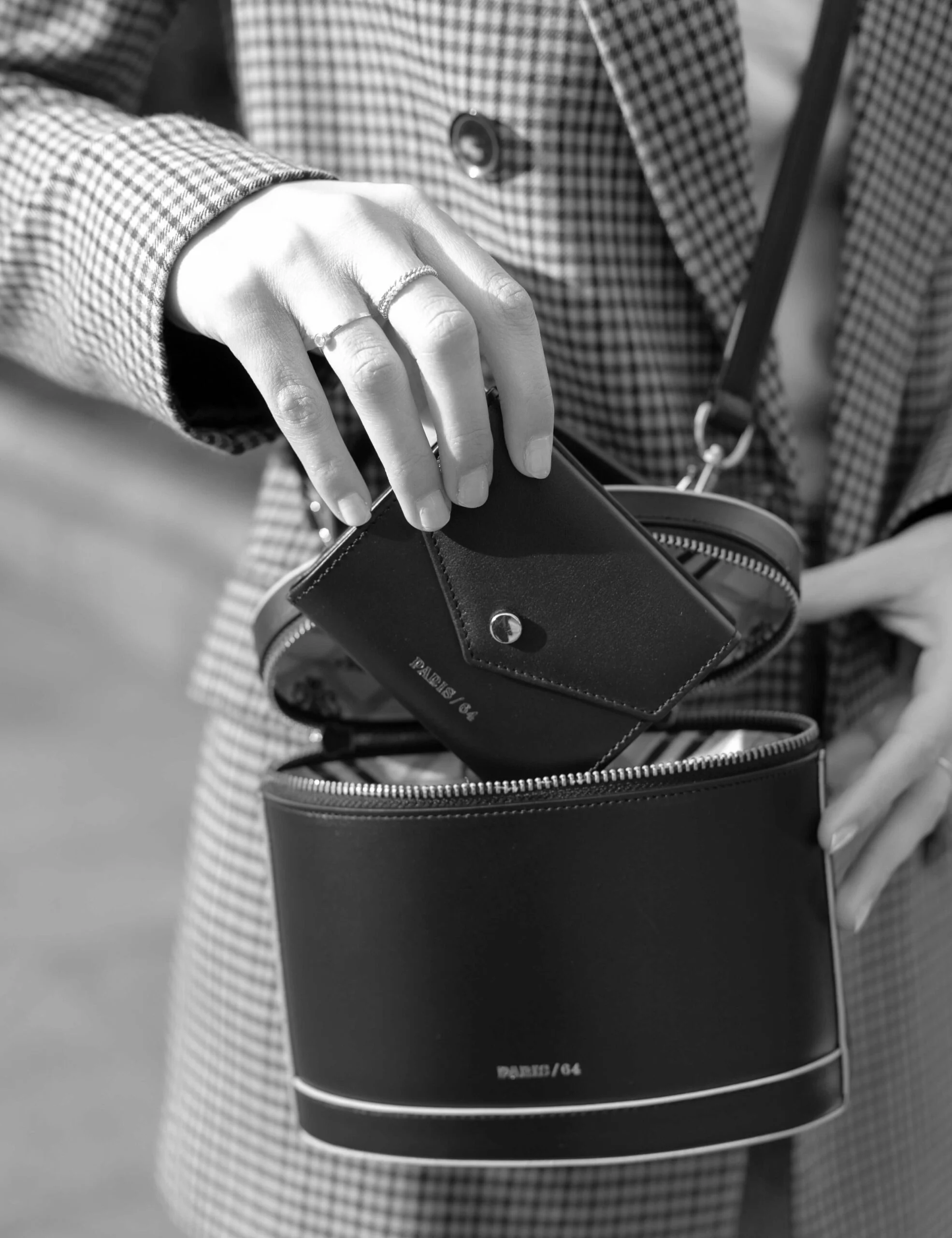 Cartera Mini Rivoli Chocolate - Image 6